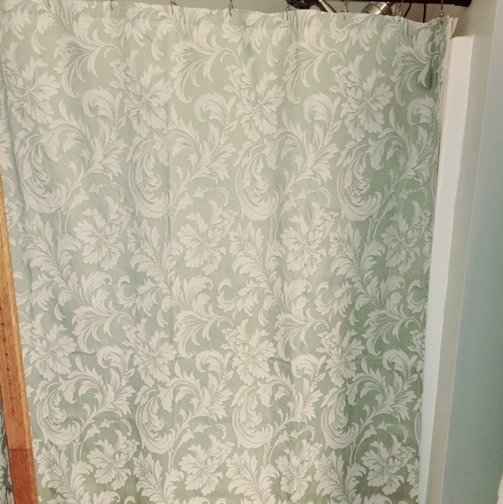 EUC- BEAUTIFUL LIGHT GREEN FABRIC SHOWER CURTAIN WITH IVORY STITCHED DETAILS